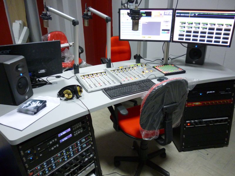 detekterbare orange Opsætning Complete FM Radio Studio Packages - ELETEC Broadcast